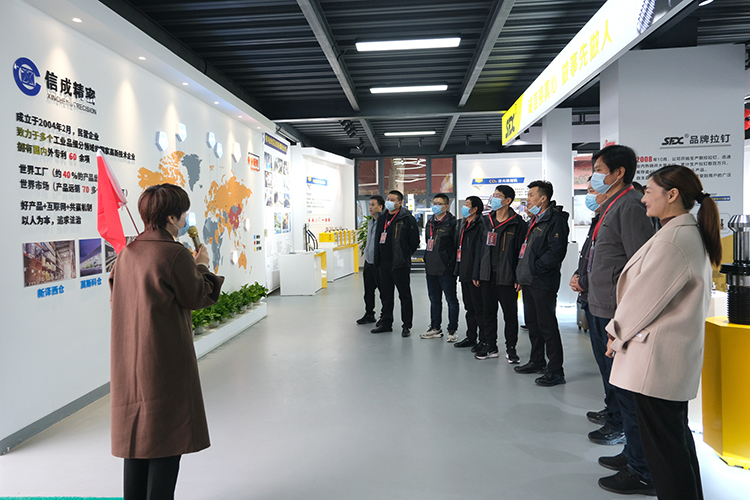 1634786249953385.jpg 【整理】泗水機(jī)床附件行業(yè)協(xié)會來訪照片L1020褚少青 (10).jpg