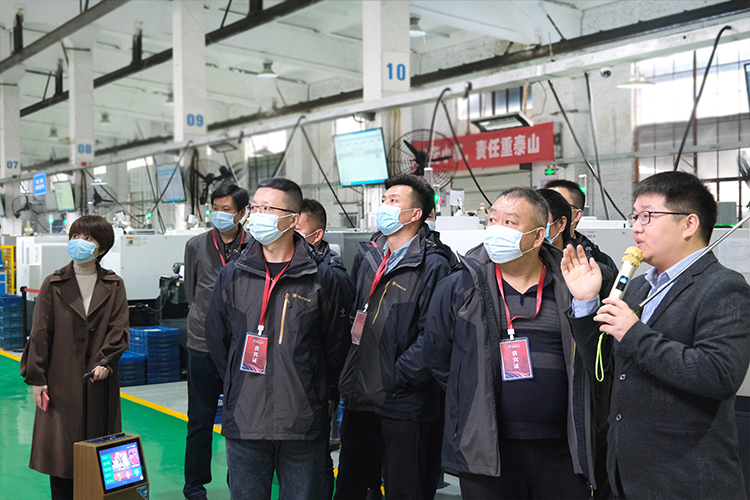 1634786263769149.jpg 【整理】泗水機(jī)床附件行業(yè)協(xié)會來訪照片L1020褚少青 (14).jpg